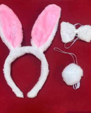 Kit Coelhinha Branca em Pelúcia Com Tiara de Orelha Pompom e Gravata)