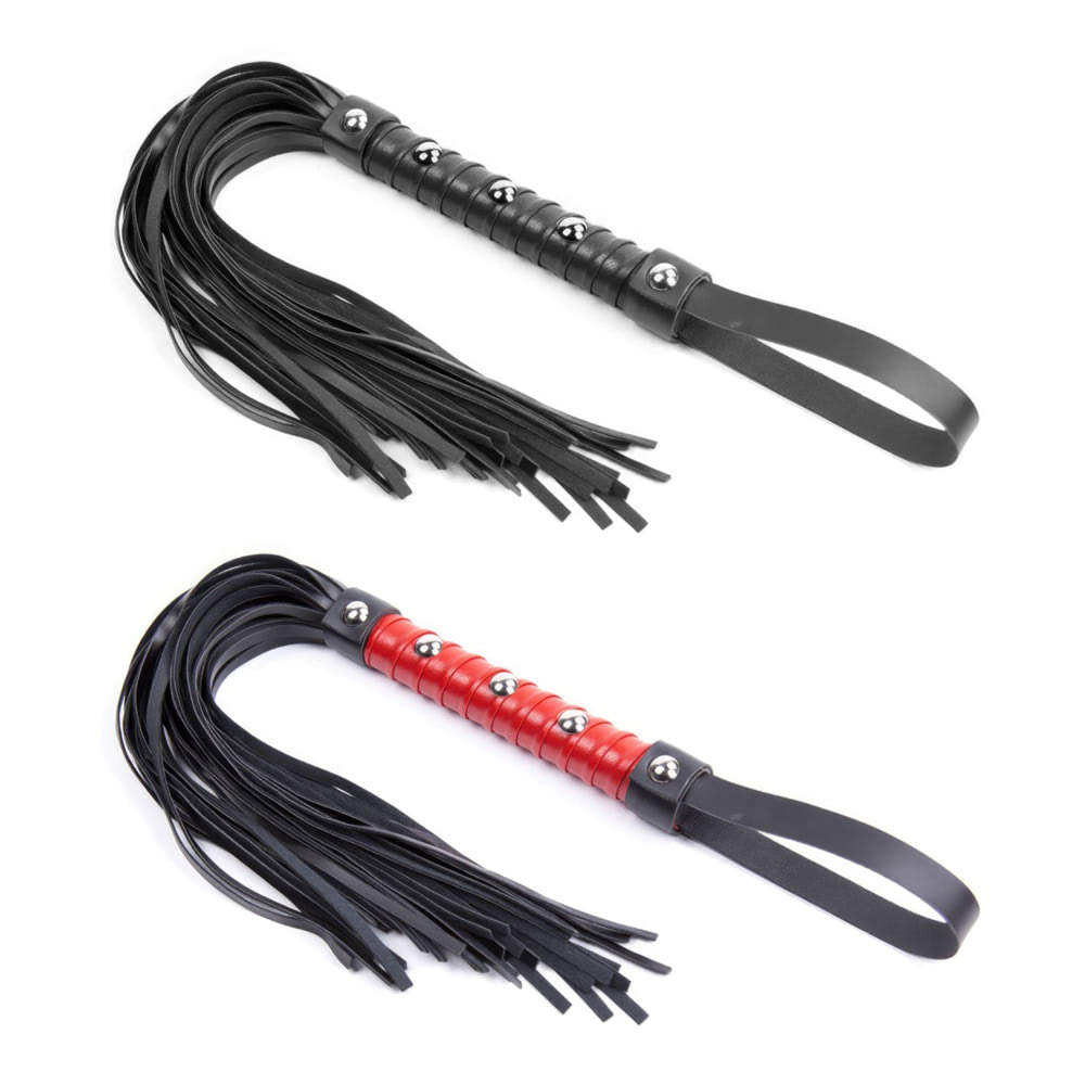 Chicote de Couro Preto com Rebites Metálicos e Design Clássico SM033 - YOUVIBE